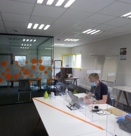 Un travailleur dans un espace de co-working