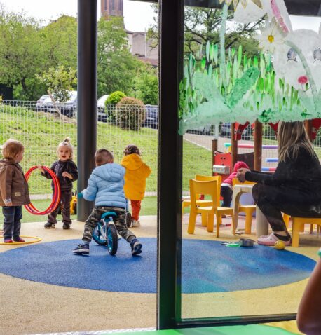 Enfant dans une crèche