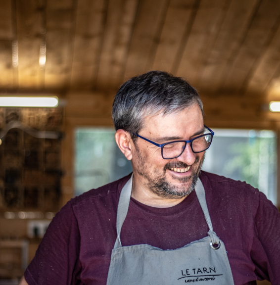 Photo portrait de Laurent Chabut, coutelier tarnais. 