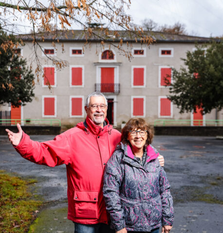 Katia et Jean Nespoulous, devant le Cantre aéré de La Courbe