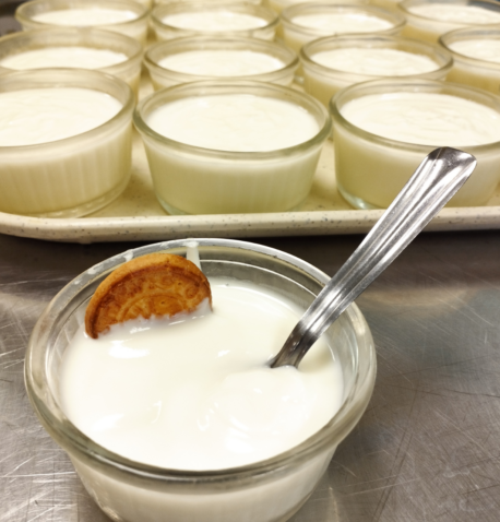 Ramequin de yaourts parfumé au mélilot