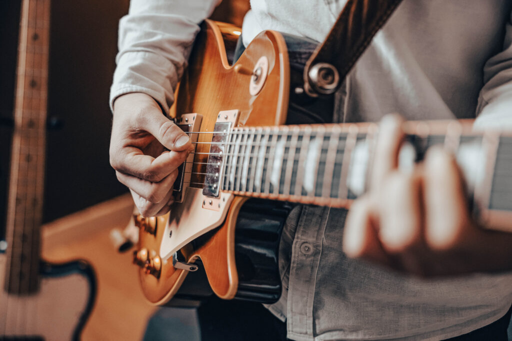 Enzo Cappadona à la guitare